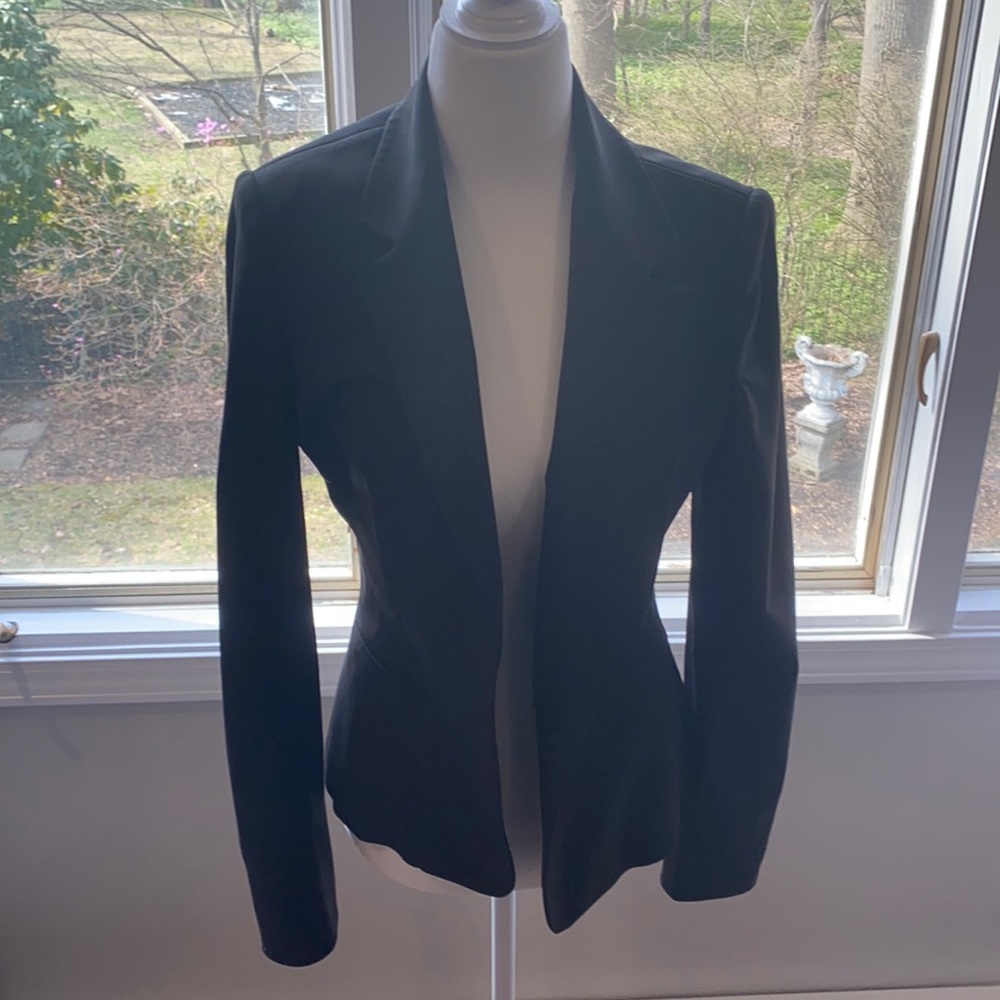 Elie Tahari Fitted black blazer